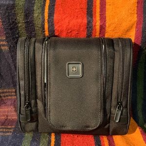 Victorinox Truss hanging Toiletry kit